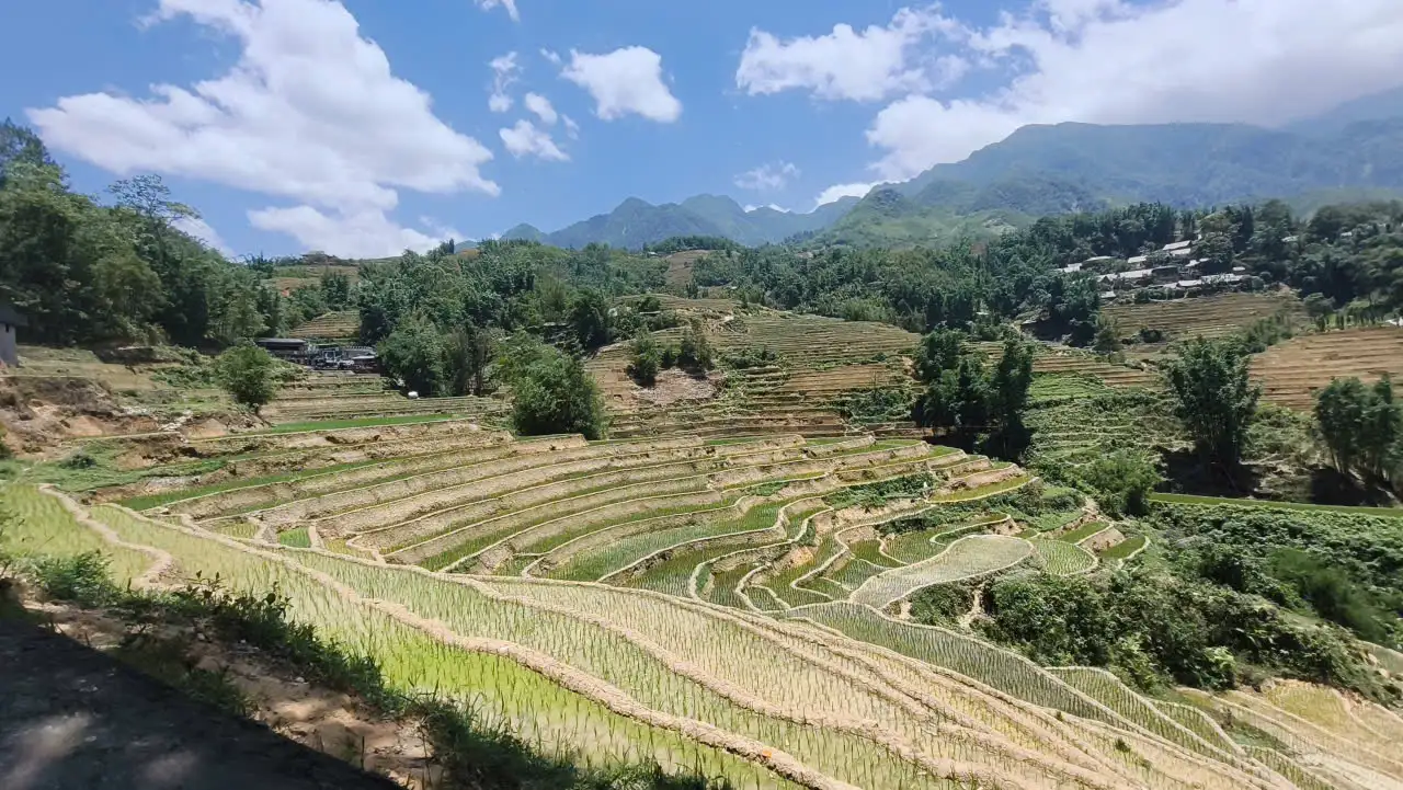 About us 1 THE SIGNATURE SAPA EXPERIENCE