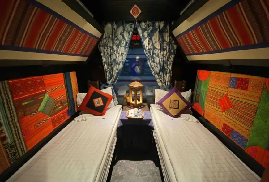 Ha Noi to Lao Cai tourist train 2 Ha Noi to Lao Cai tourist train