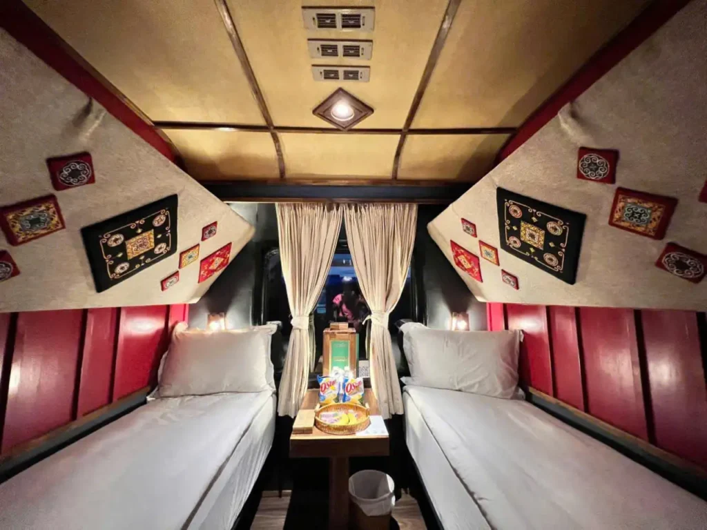 Ha Noi to Lao Cai tourist train
